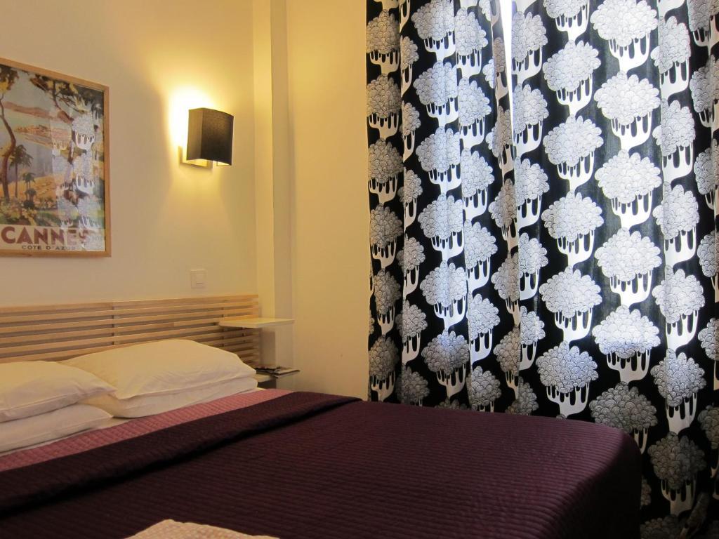 Brit Hotel Colbert Juan-les-Pins Rom bilde