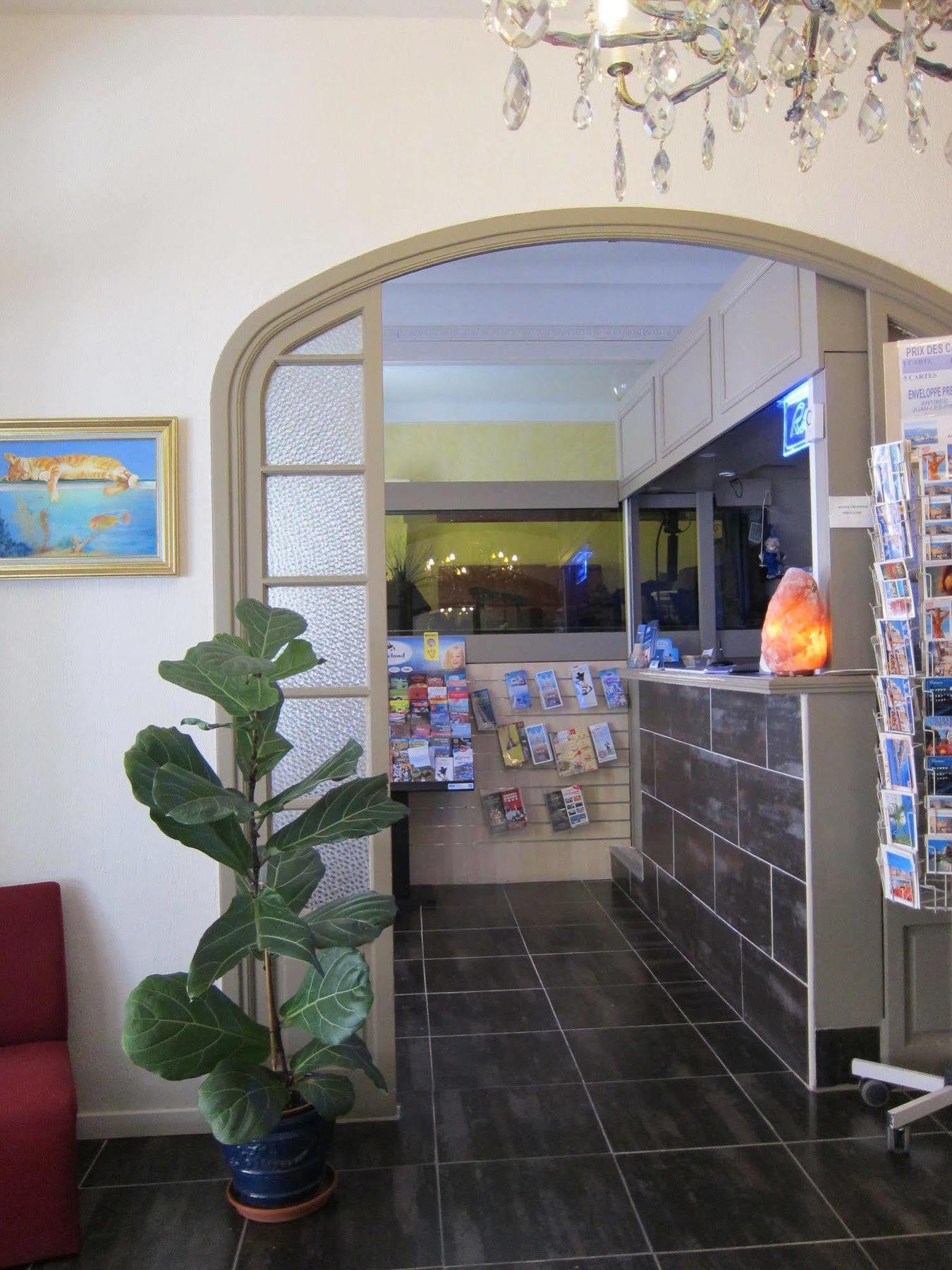 Brit Hotel Colbert Juan-les-Pins Eksteriør bilde
