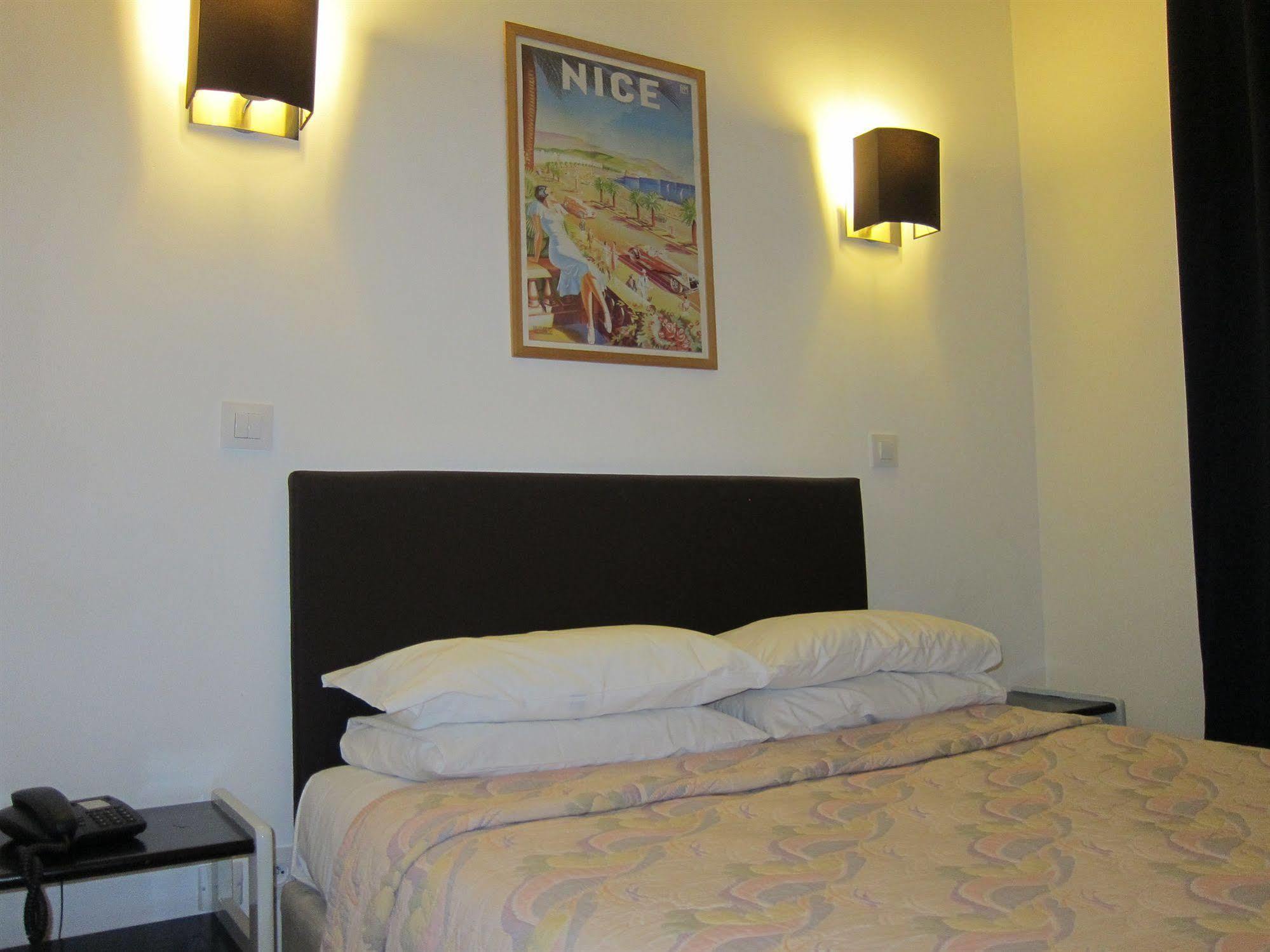 Brit Hotel Colbert Juan-les-Pins Eksteriør bilde