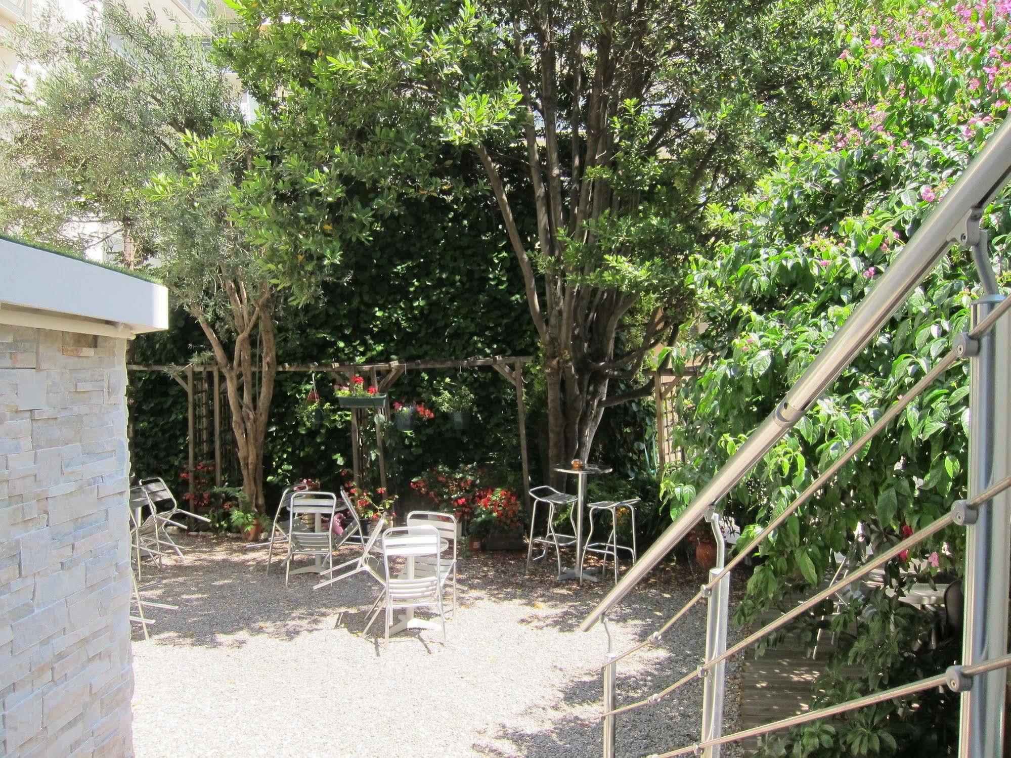 Brit Hotel Colbert Juan-les-Pins Eksteriør bilde